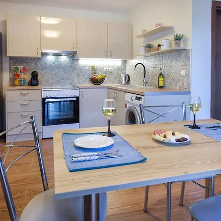 فيلة Irene Zóla