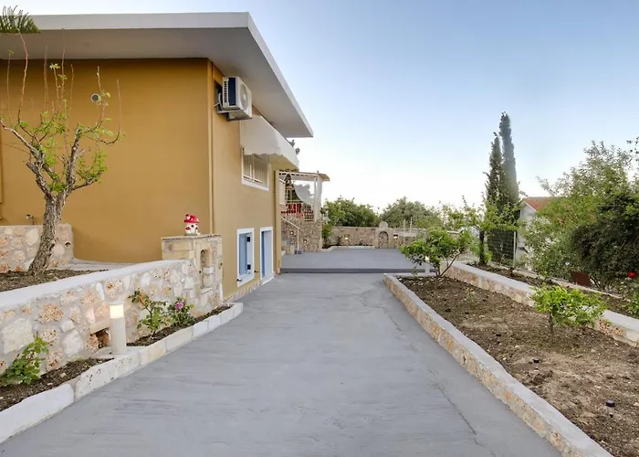 فيلة Irene Zóla